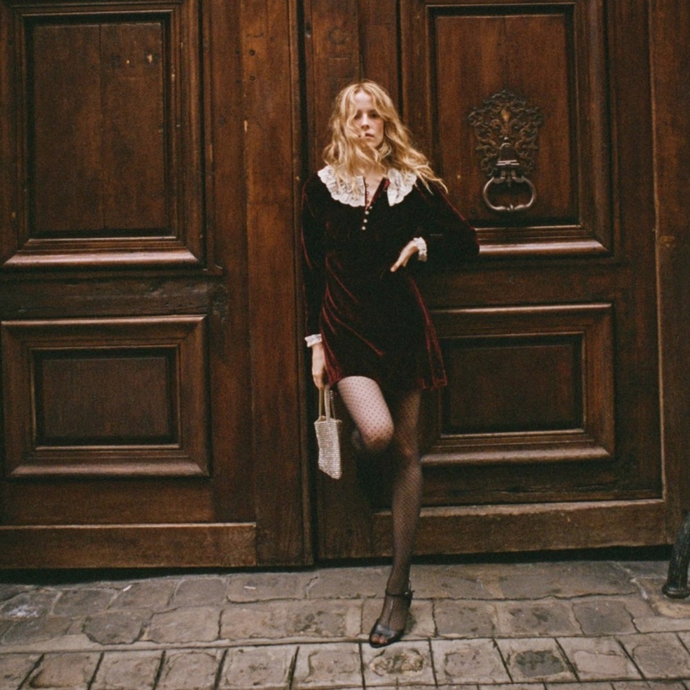 Velvet Lace-Collar Mini Dress in Burgundy - Picture 4 of 6